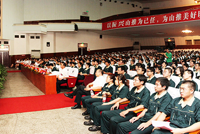 作為推動(dòng)企業(yè)加快發(fā)展三大平臺(tái)之一的人力資源管理提升工作，將是當(dāng)前和今后一段時(shí)期山推股份人力資源管理的首要任務(wù)。