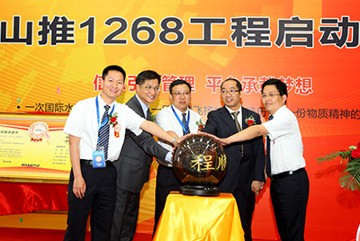 2011年山推信息化建設(shè)有三件大事：ERP、PDM、呼叫中心，其中ERP為核心，PDM是基礎(chǔ)，呼叫中心為方式之一。